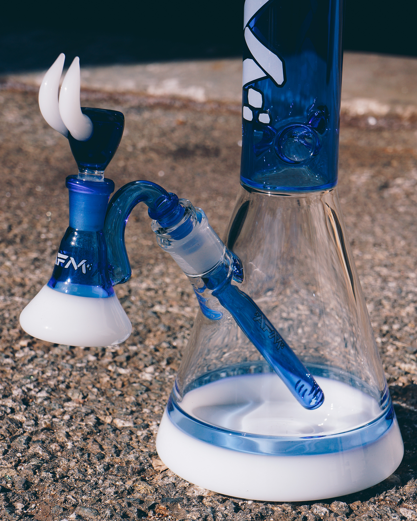 18" Quasar Ink Blue Glass Beaker Bong Bundle